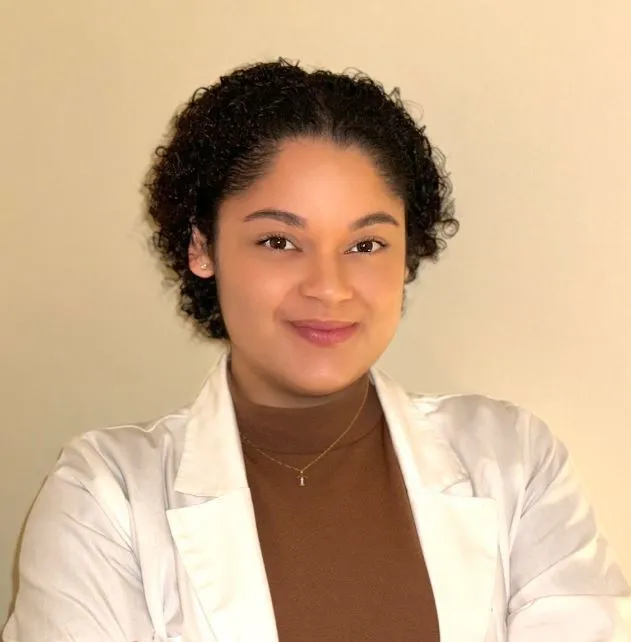 Dr. Onaysia Martinez - Massapequa, NY - Physical Therapy