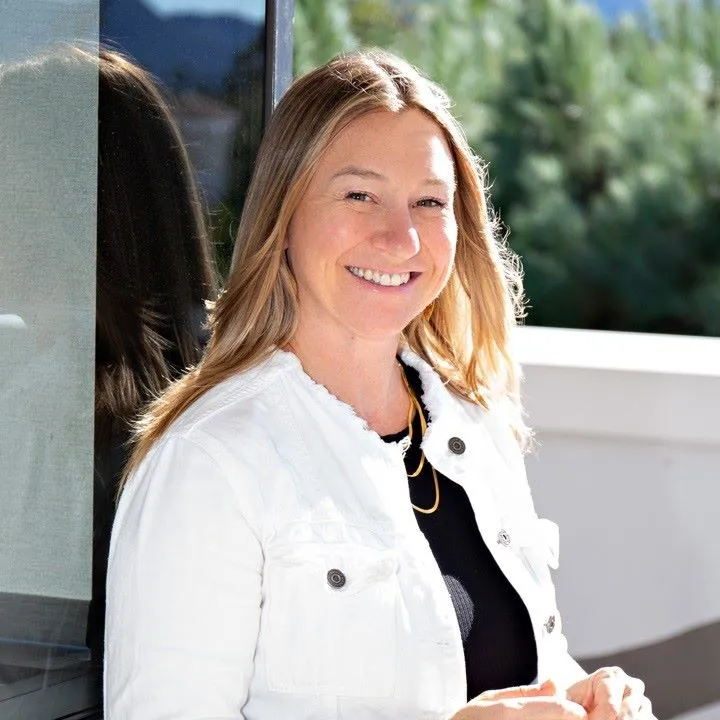 Dr. Lindsay Erickson, DC - Westlake Village, CA - Chiropractor, Nutrition