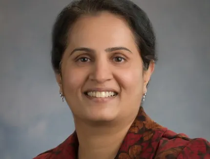 Dr. Lakshmi Yalamanchali, MD - Fort Wayne, IN - Pediatrics, Internist/pediatrician