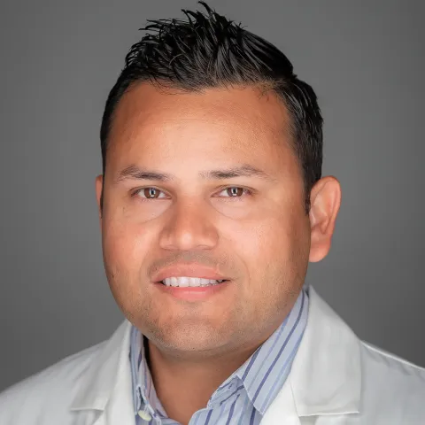 Dr. Miguel Davila - Tampa, FL - Internal Medicine