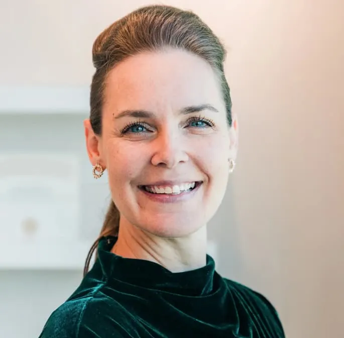 Dr. Jennifer Carr