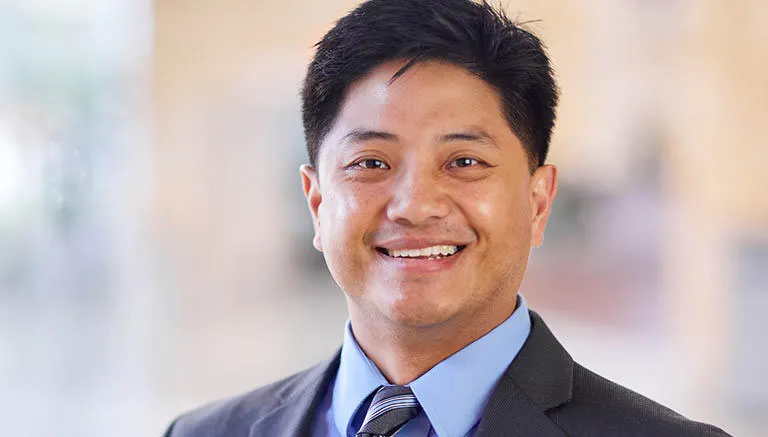 Dr. Sorawit Timothy Decha-Umphai - Saint Louis, MO - Internal Medicine