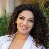 Dr. Kaveri Karhade, MD - MENLO PARK, CA - Dermatology, Internal Medicine