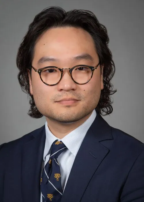 Dr. Hon Hei Chau, MD - Glen Cove, NY - Critical Care Medicine, Critical Care Specialist