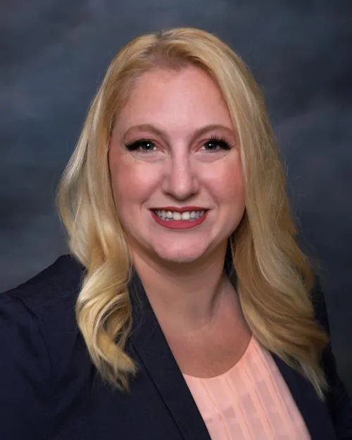 Dr. Laura Leon, MD - Irvine, CA - Family Medicine