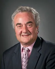 Dr. Robert Cesare D'avino, MD - Seaford, NY - Internal Medicine