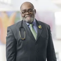 Dr. Stonewall Mccuiston Jr., MD - Kankakee, IL - Internal Medicine, Family Medicine