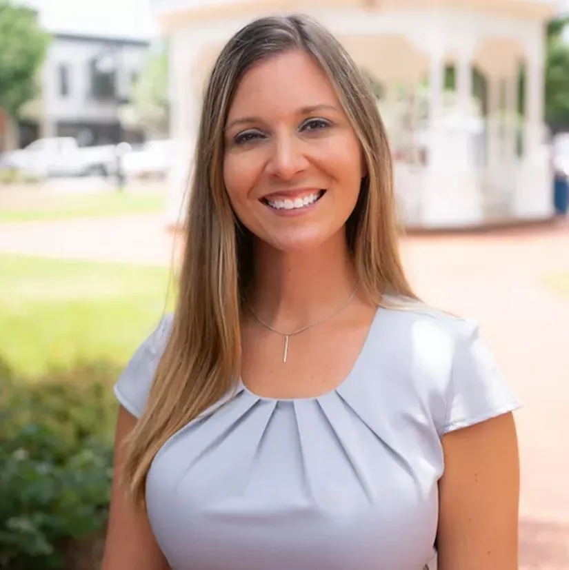 Dr. Julia Thorne - Acworth, GA - Nurse Practitioner, Family Medicine