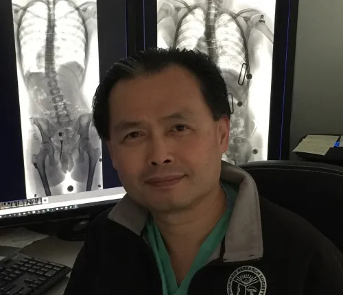 Dr. Robert Pochen Huang, MD - Pensacola, FL - Orthopedic Surgery, Orthopedic Spine Surgery