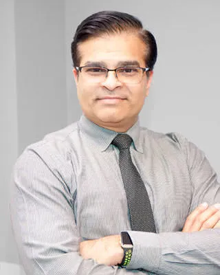 Dr. Tassawar Hussain, MD - Bedford, IN - Internal Medicine